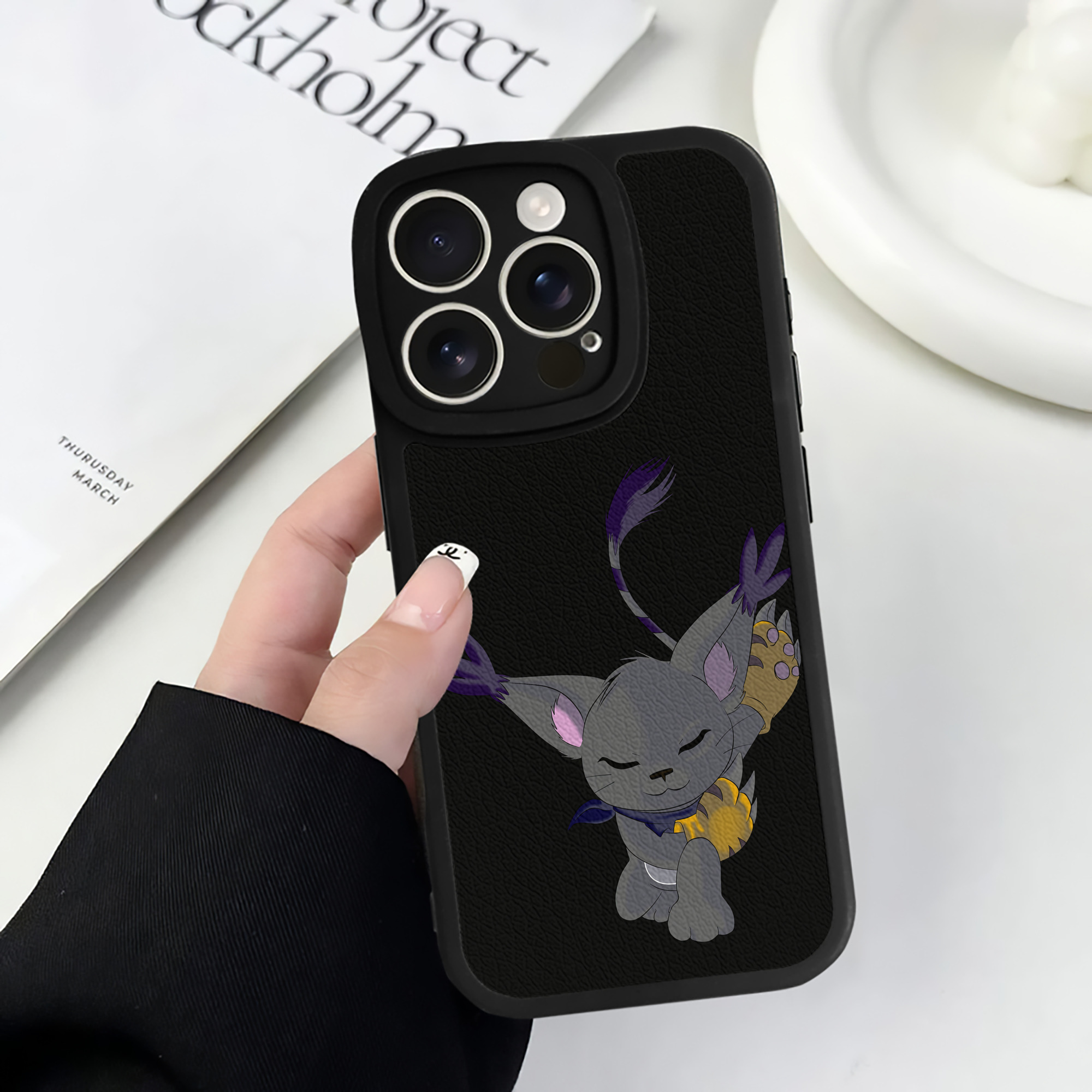 （画像用） Digimon デジタルモンスター/デジモン 【iPhone 16シリーズ対応】シリコンスマホケース（レザー調） 材質：シリコン